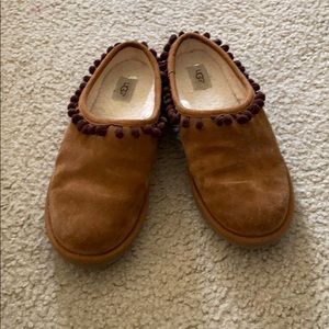 Ugg ladies pompom slipper size 8